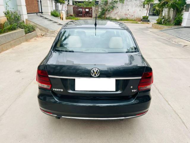 https://images10.gaadi.com/usedcar_image/3693638/original/processed_img2924159__used_car_2924159_1701238078.jpg?imwidth=6402
