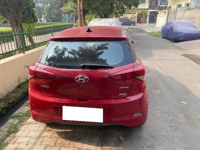 https://images10.gaadi.com/usedcar_image/3693648/original/processed_4d075f94-aa23-4ff7-ae0e-22213c608841.jpg?imwidth=6402