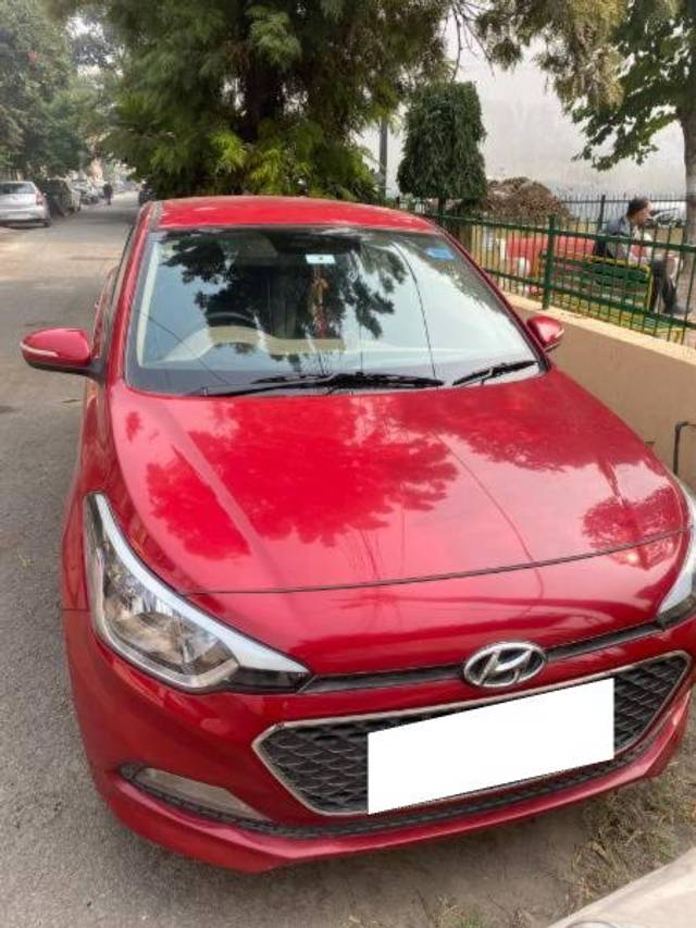 https://images10.gaadi.com/usedcar_image/3693648/original/processed_d07b4ca5-38b4-4aef-a4fb-fe273e432650.jpg?imwidth=6400