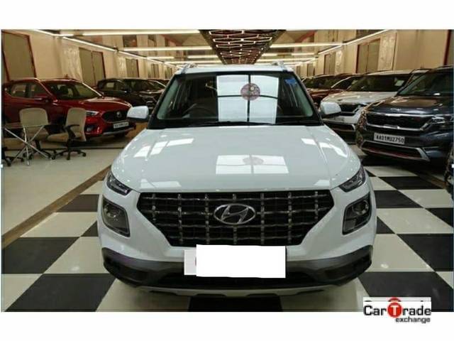 https://images10.gaadi.com/usedcar_image/3693649/original/processed_img2924165__used_car_2924165_1701238359.jpg?imwidth=6400