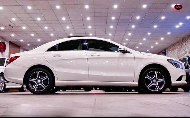 https://images10.gaadi.com/usedcar_image/3693693/original/processed_img2924195__used_car_2924195_1701240052.jpg?imwidth=6401