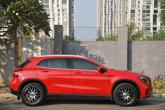 https://images10.gaadi.com/usedcar_image/3693702/original/img2924201__used_car_2924201_1701240036.jpg?imwidth=6401