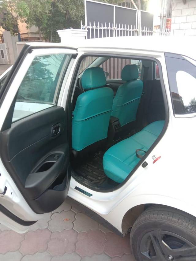 https://images10.gaadi.com/usedcar_image/3693718/original/processed_img2924207__usedcar_10_5701701240479_1701240499.jpeg?imwidth=6402