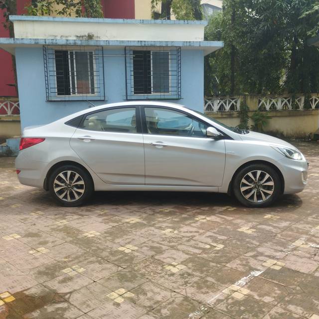 https://images10.gaadi.com/usedcar_image/3693720/original/img2924208__usedcar_4_2924208_1701240656.jpeg?imwidth=6401