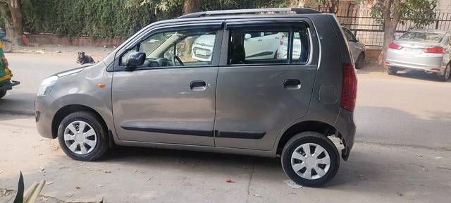 https://images10.gaadi.com/usedcar_image/3693722/original/processed_img2924210__used_car_2924210_1701240693.jpg?imwidth=6402