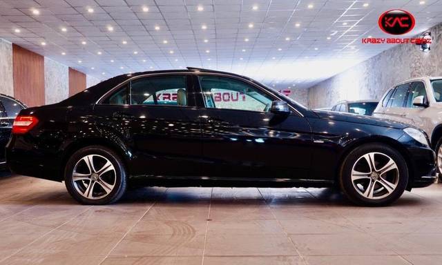 https://images10.gaadi.com/usedcar_image/3693726/original/processed_img2924212__used_car_2924212_1701240833.jpg?imwidth=6401
