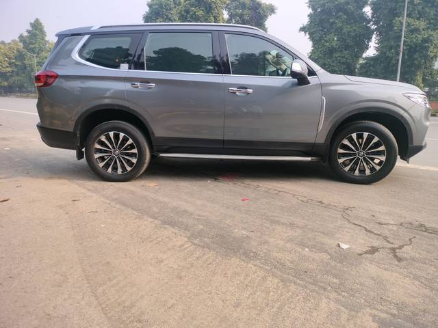 https://images10.gaadi.com/usedcar_image/3693733/original/img2924214__used_car_2924214_1701240983.jpg?imwidth=6401