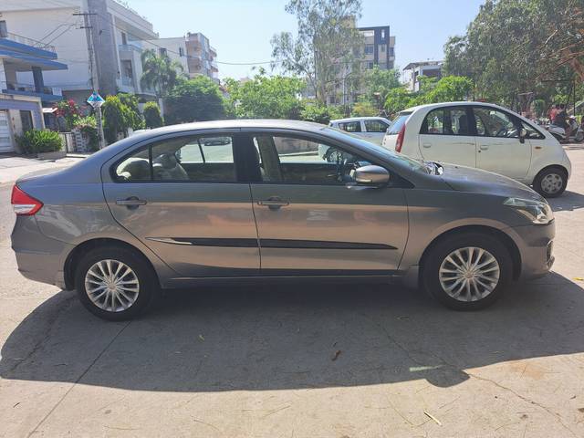 https://images10.gaadi.com/usedcar_image/3693748/original/img2924225__used_car_2924225_1701241537.jpg?imwidth=6401