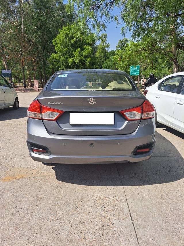 https://images10.gaadi.com/usedcar_image/3693748/original/processed_img2924225__used_car_2924225_1701241526.jpg?imwidth=6402
