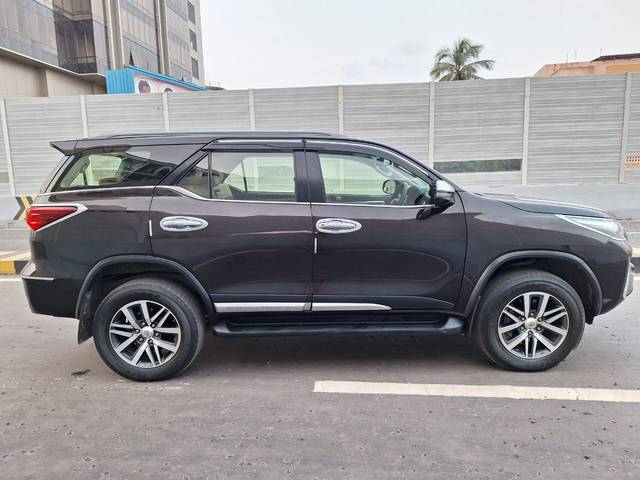 https://images10.gaadi.com/usedcar_image/3693752/original/img2924228__usedcar_2_1251701241219_1701241257.jpeg?imwidth=6401