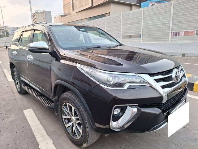 https://images10.gaadi.com/usedcar_image/3693752/original/processed_img2924228__usedcar_4_1251701241219_1701241263.jpeg?imwidth=6400