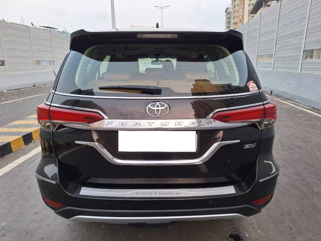https://images10.gaadi.com/usedcar_image/3693752/original/processed_img2924228__usedcar_8_1251701241219_1701241265.jpeg?imwidth=6402