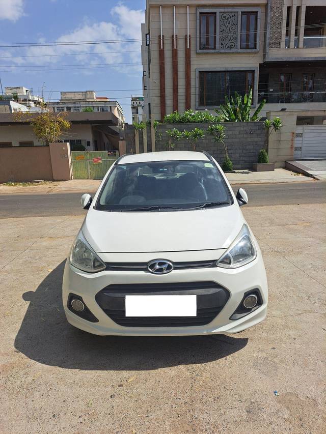 https://images10.gaadi.com/usedcar_image/3693756/original/processed_img2924230__used_car_2924230_1701241644.jpg?imwidth=6402