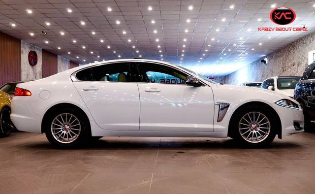 https://images10.gaadi.com/usedcar_image/3693758/original/processed_img2924231__used_car_2924231_1701241677.jpg?imwidth=6401
