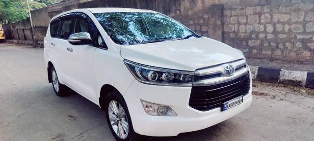 https://images10.gaadi.com/usedcar_image/3693761/original/processed_img2924234__used_car_2924234_1701241780.jpg?imwidth=6402