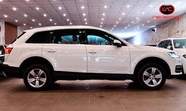 https://images10.gaadi.com/usedcar_image/3693772/original/processed_img2924241__used_car_2924241_1701242135.jpg?imwidth=6401