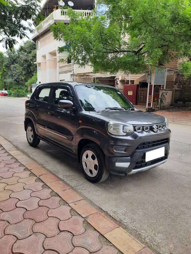 https://images10.gaadi.com/usedcar_image/3693813/original/processed_img2924264__used_car_2924264_1701243176.jpg?imwidth=6400