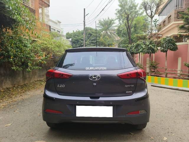 https://images10.gaadi.com/usedcar_image/3693839/original/processed_img2924288__used_car_2924288_1701243549.jpg?imwidth=6402
