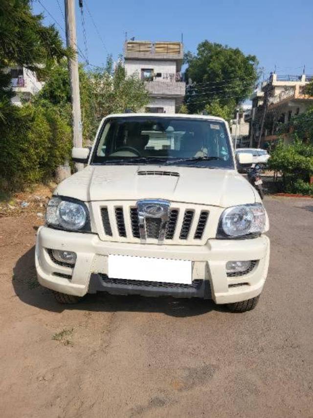https://images10.gaadi.com/usedcar_image/3693845/original/processed_48e14096-4e38-4565-ad23-b9317ca88bc5.jpg?imwidth=6402