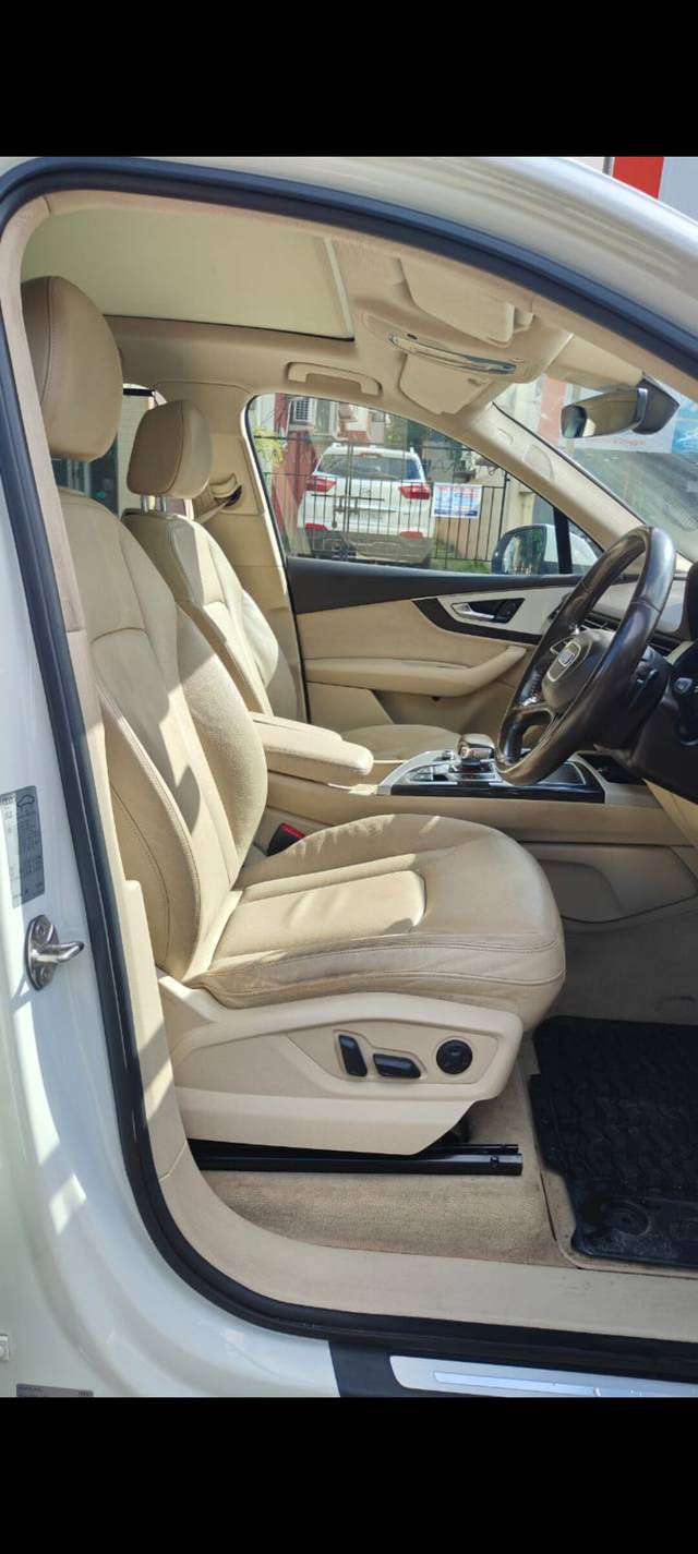 https://images10.gaadi.com/usedcar_image/3693849/original/img2924291__used_car_2924291_1701243705.jpg?imwidth=6402