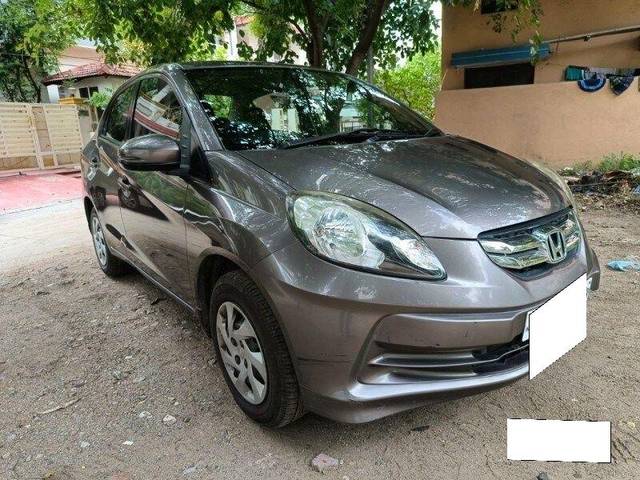 https://images10.gaadi.com/usedcar_image/3693861/original/processed_img2924298__used_car_2924298_1701243843.jpg?imwidth=6401
