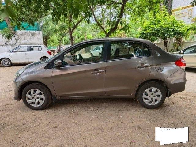 https://images10.gaadi.com/usedcar_image/3693861/original/processed_img2924298__used_car_2924298_1701243847.jpg?imwidth=6400