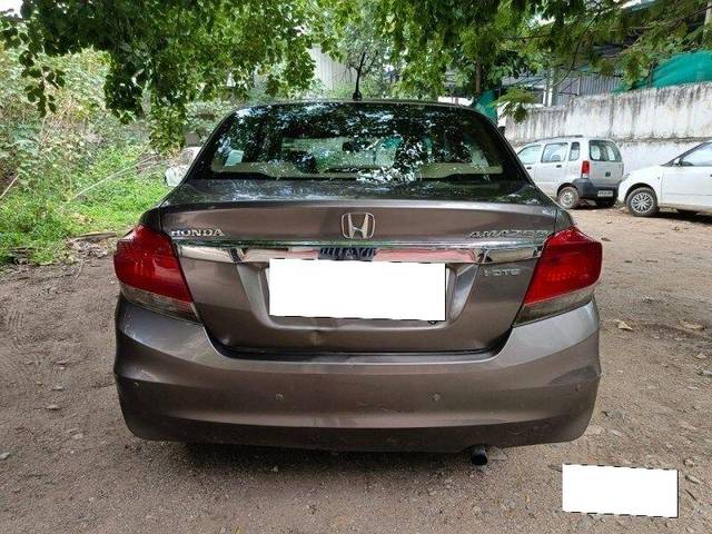 https://images10.gaadi.com/usedcar_image/3693861/original/processed_img2924298__used_car_2924298_1701243856.jpg?imwidth=6402