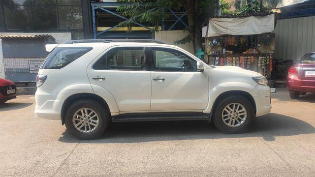 https://images10.gaadi.com/usedcar_image/3693867/original/processed_img2924304__used_car_2924304_1701243984.jpg?imwidth=6401