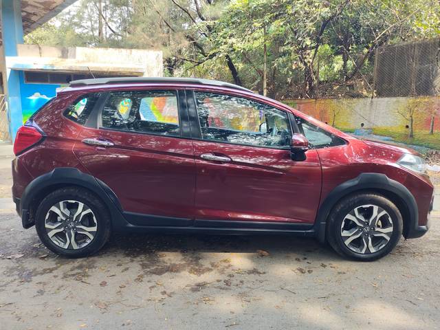 https://images10.gaadi.com/usedcar_image/3693872/original/img2924306__used_car_2924306_1701244152.jpg?imwidth=6401