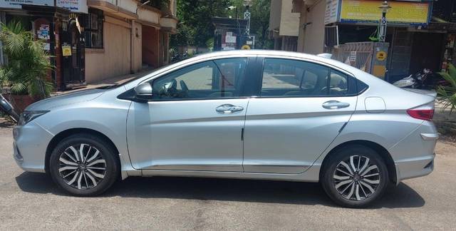 https://images10.gaadi.com/usedcar_image/3693881/original/processed_img2924315__used_car_2924315_1701244373.jpg?imwidth=6401