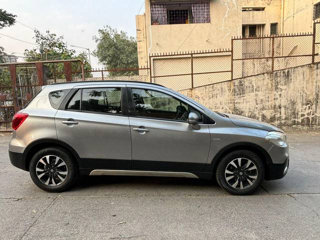 https://images10.gaadi.com/usedcar_image/3693893/original/processed_img2924321__usedcar_4_6241701244435_1701244451.jpeg?imwidth=6401
