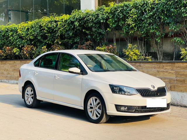 https://images10.gaadi.com/usedcar_image/3693919/original/processed_img2924334__used_car_2924334_1701245185.jpg?imwidth=6400