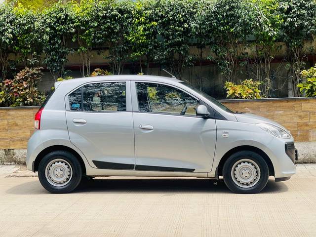 https://images10.gaadi.com/usedcar_image/3693934/original/processed_img2924341__used_car_2924341_1701245596.jpg?imwidth=6401