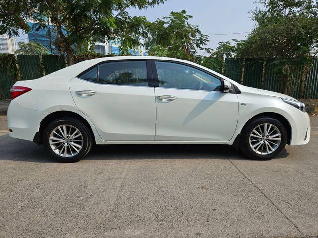 https://images10.gaadi.com/usedcar_image/3693939/original/processed_img2924345__used_car_2924345_1701245901.jpg?imwidth=6401