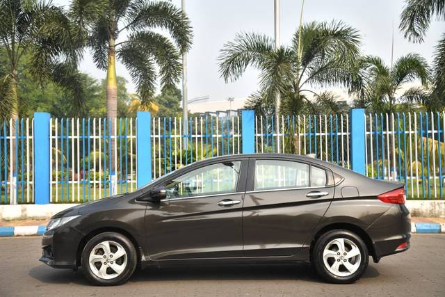https://images10.gaadi.com/usedcar_image/3693970/original/img2924364__used_car_2924364_1701451749.jpg?imwidth=6402