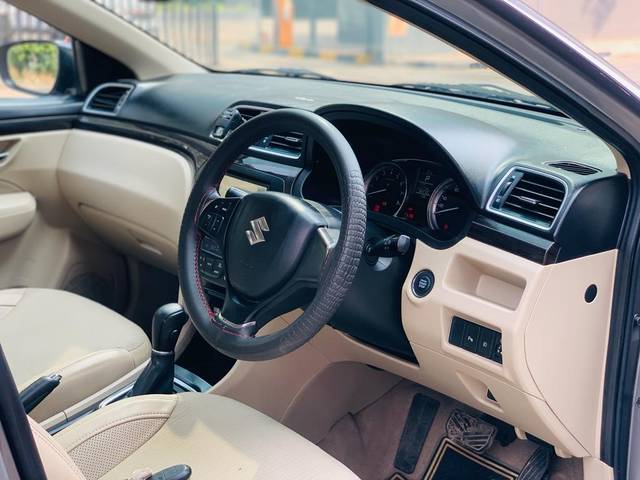 https://images10.gaadi.com/usedcar_image/3693989/original/img2924377__used_car_2924377_1701247307.jpg?imwidth=6402