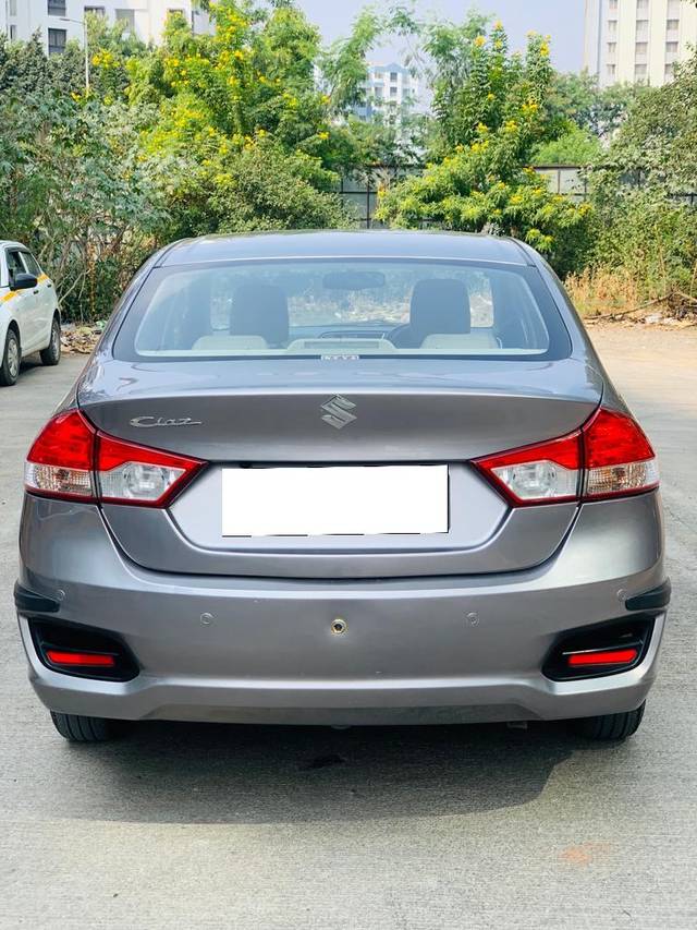 https://images10.gaadi.com/usedcar_image/3693989/original/processed_img2924377__used_car_2924377_1701247311.jpg?imwidth=6401
