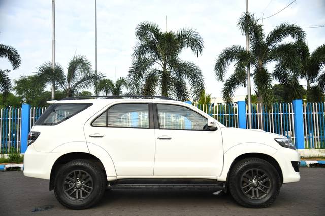 https://images10.gaadi.com/usedcar_image/3694002/original/img2924386__used_car_2924386_1701247424.jpg?imwidth=6401