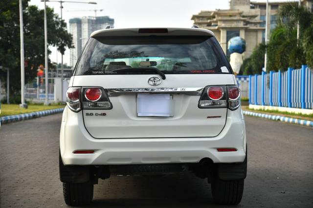 https://images10.gaadi.com/usedcar_image/3694002/original/processed_img2924386__used_car_2924386_1701247449.jpg?imwidth=6402