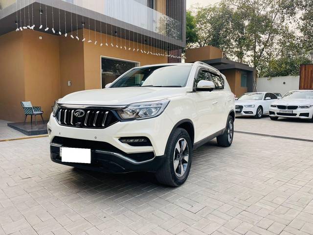 https://images10.gaadi.com/usedcar_image/3694016/original/processed_img2924392__usedcar_1_26__10151701247086_1701247145.jpeg?imwidth=6400