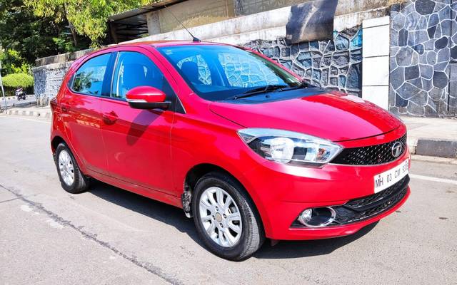 https://images10.gaadi.com/usedcar_image/3694037/original/processed_img2924406__used_car_2924406_1701248798.jpg?imwidth=6400