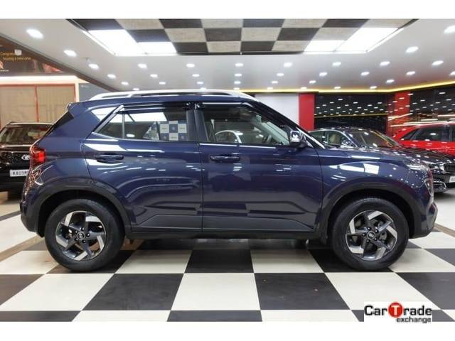https://images10.gaadi.com/usedcar_image/3694038/original/processed_img2924407__used_car_2924407_1701248758.jpg?imwidth=6401