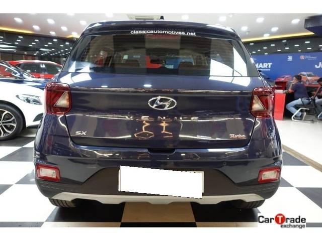 https://images10.gaadi.com/usedcar_image/3694038/original/processed_img2924407__used_car_2924407_1701248762.jpg?imwidth=6402