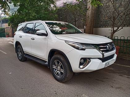 Toyota Fortuner 2.8 2WD AT Toyota Fortuner 2.8 2WD AT