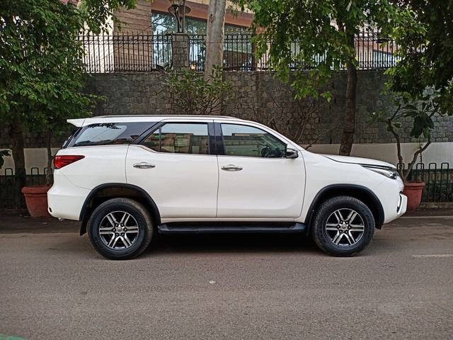 https://images10.gaadi.com/usedcar_image/3694047/original/processed_img2924414__used_car_2924414_1701249222.jpg?imwidth=6400