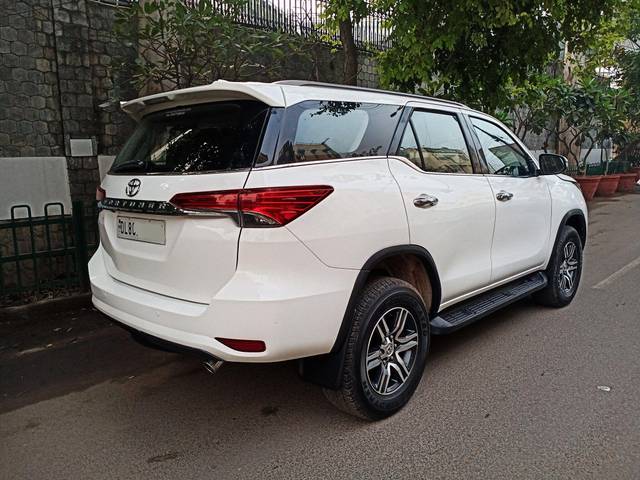 https://images10.gaadi.com/usedcar_image/3694047/original/processed_img2924414__used_car_2924414_1701249243.jpg?imwidth=6401