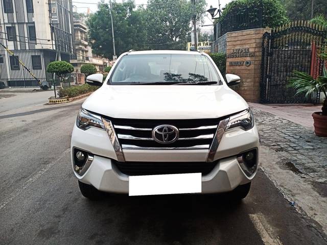 https://images10.gaadi.com/usedcar_image/3694047/original/processed_img2924414__used_car_2924414_1701249290.jpg?imwidth=6402