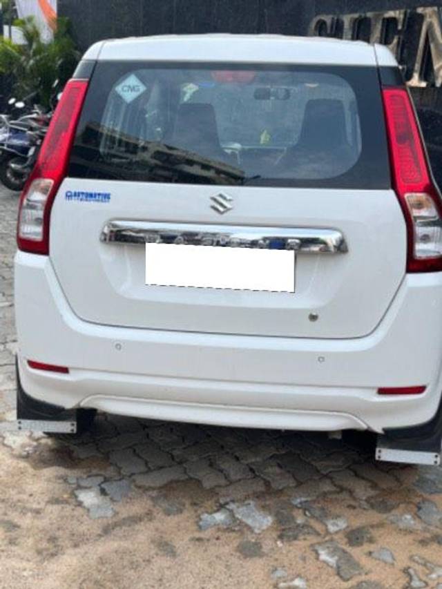 https://images10.gaadi.com/usedcar_image/3694051/original/processed_ab8d7d19-c521-498f-81bb-aa8db33e77a3.jpeg?imwidth=6401