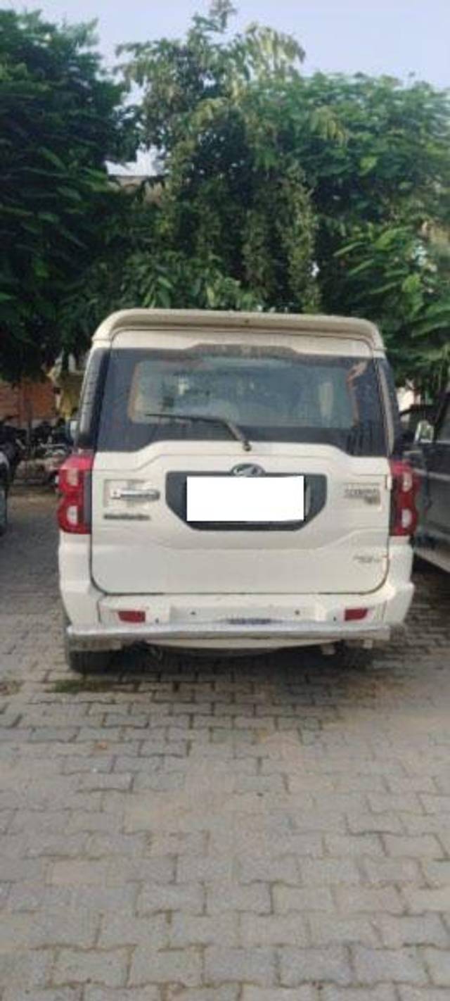 https://images10.gaadi.com/usedcar_image/3694064/original/processed_c539477f-6263-4675-aeb9-8fded3ffacad.jpeg?imwidth=6401