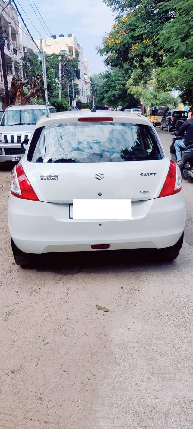 https://images10.gaadi.com/usedcar_image/3694065/original/processed_img2924421__used_car_2924421_1701249569.jpg?imwidth=6402